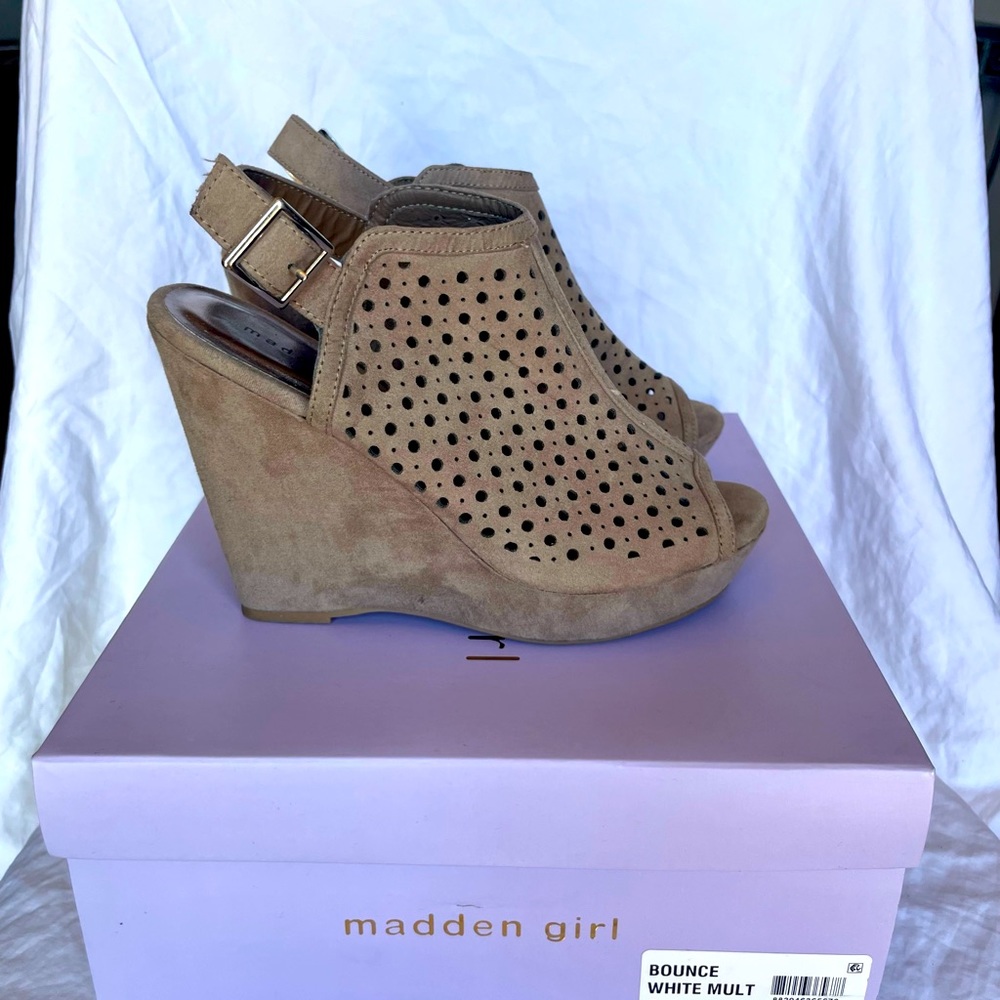 ✨ Madden Girl - Suede Wedges (Size 7 1/2)- Tan/Nude
